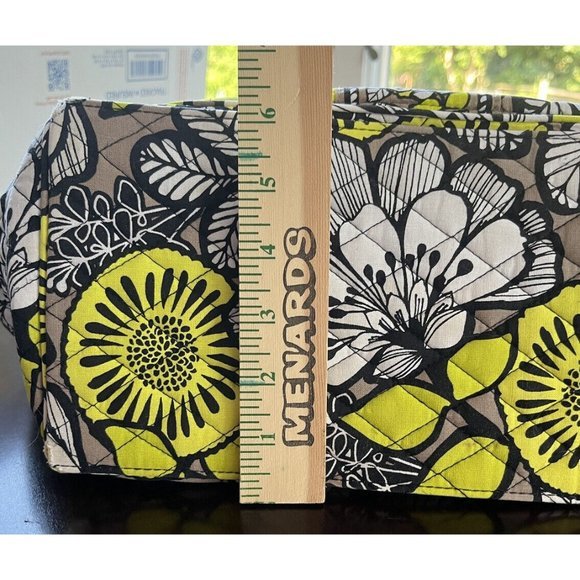 Vera Bradley large zipper tote w/ toggle pocket in Citron pattern Diaper‎ Bag - Picture 16 of 16